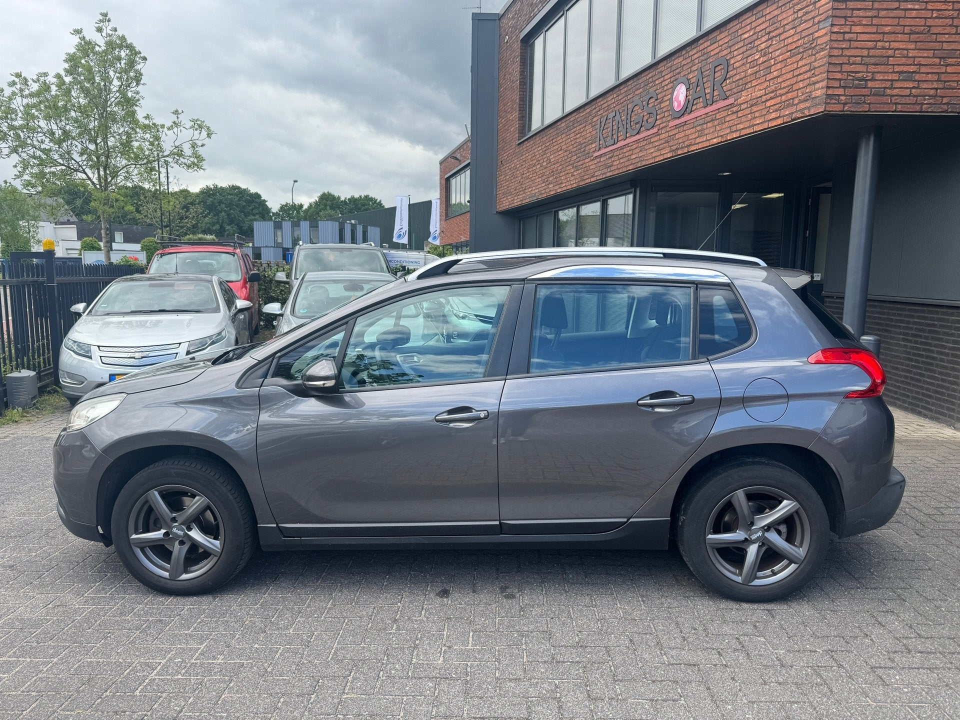 Peugeot 2008 1.2 PureTech Allure CRUISE LMV AIRCO TREKHAAK A, Auto's, Euro 6, 1270 kg, 49 €/maand, Leder