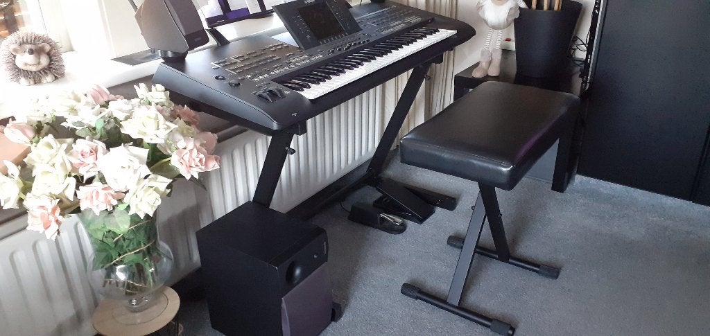 TYROS 4 BL+speakerset+standaard+2xpedaal+bank+certificaat, Muziek en Instrumenten, Keyboards, Ophalen, 61 toetsen, Yamaha, Zo goed als nieuw