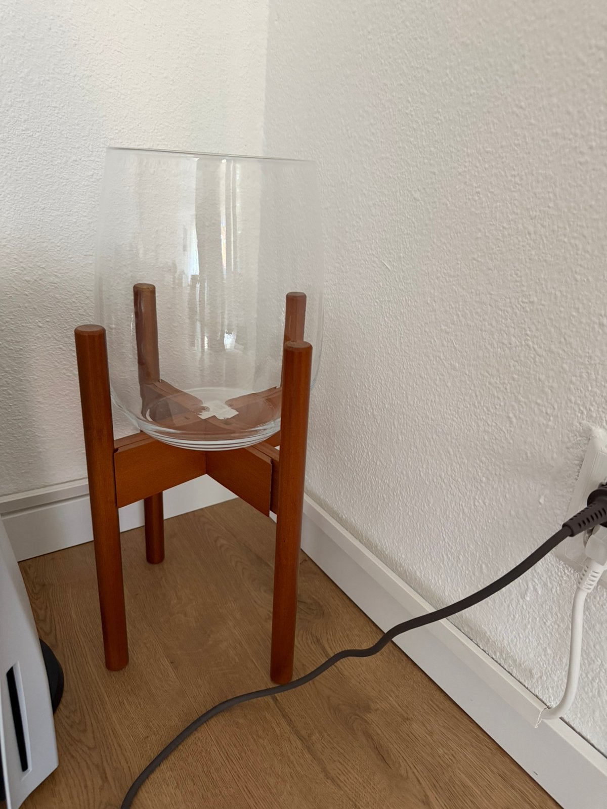 Glazen bloempot op houten standaard, Ophalen, Overige materialen, Rond, Zo goed als nieuw