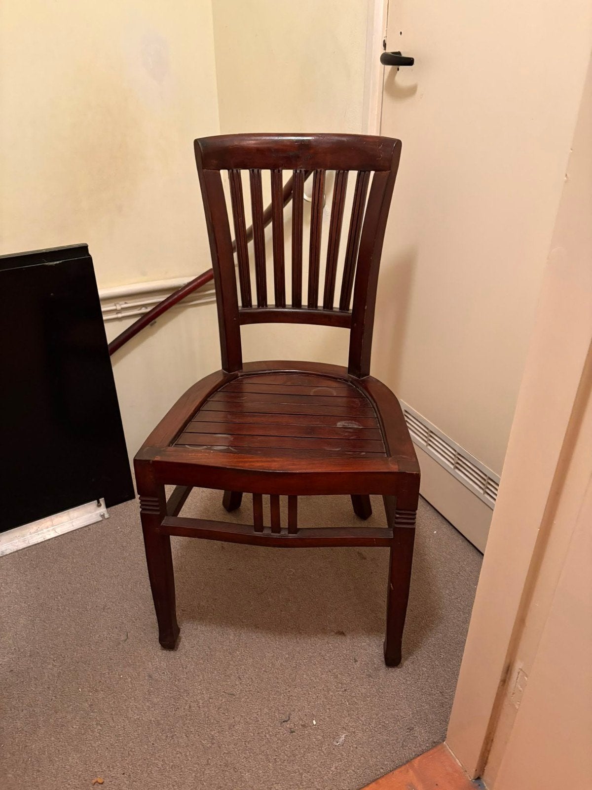 2 Stevige Donkerbruine Koloniale Stoelen, Ophalen