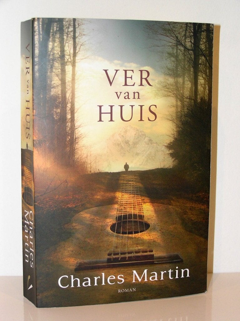 Charles Martin - Ver van huis (christelijke roman), Boeken, Romans, Ophalen of Verzenden, Zo goed als nieuw