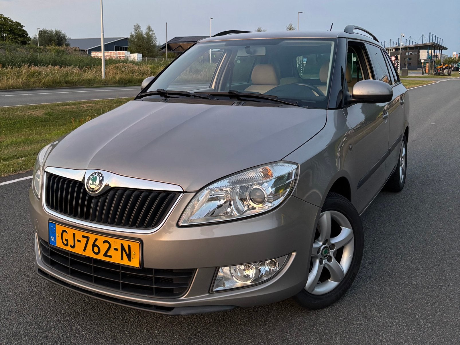 Skoda Fabia 1.2 TSI Combi Dsg-7 2011, Beige, 4 cilinders, 49 €/maand, 19 km/l