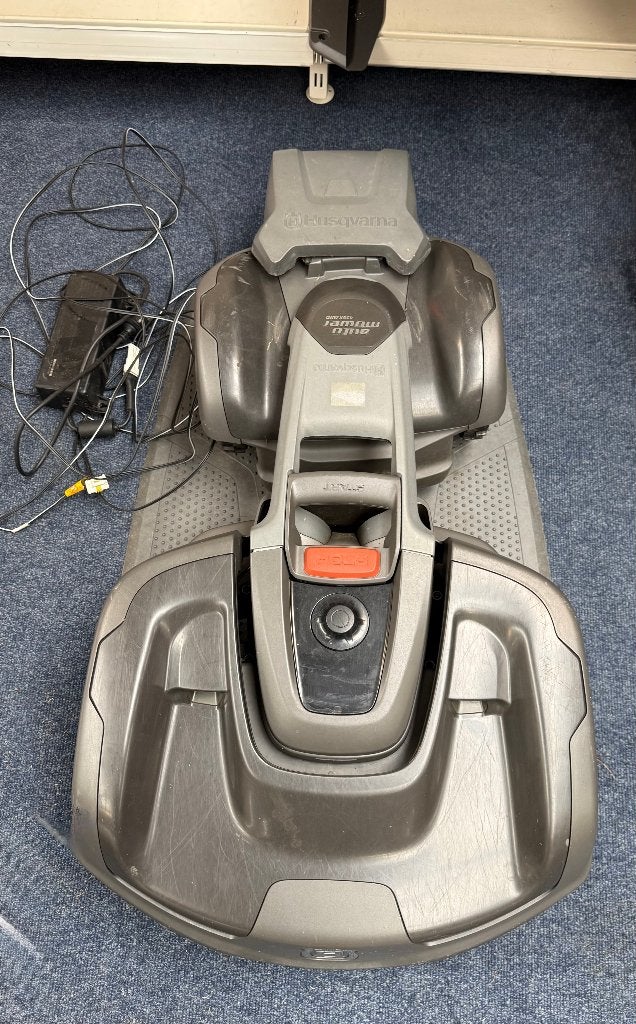 Husqvarna Robotmaaier 435x AWD, Tuin en Terras, Robotmaaiers, Ophalen, Gebruikt, Bestuurbaar via app, 20 tot 25 cm