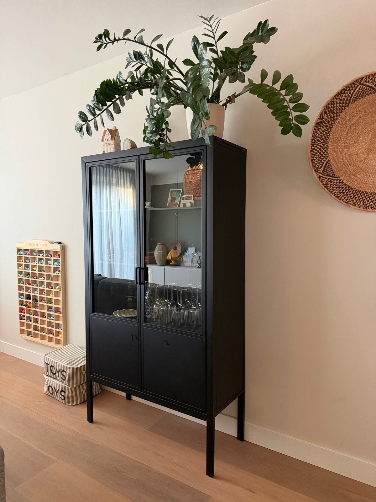 Wehkamp Home Vitrinekast - Zwart, 180x100x40 cm, Ophalen, 100 tot 150 cm, Zo goed als nieuw, Metaal
