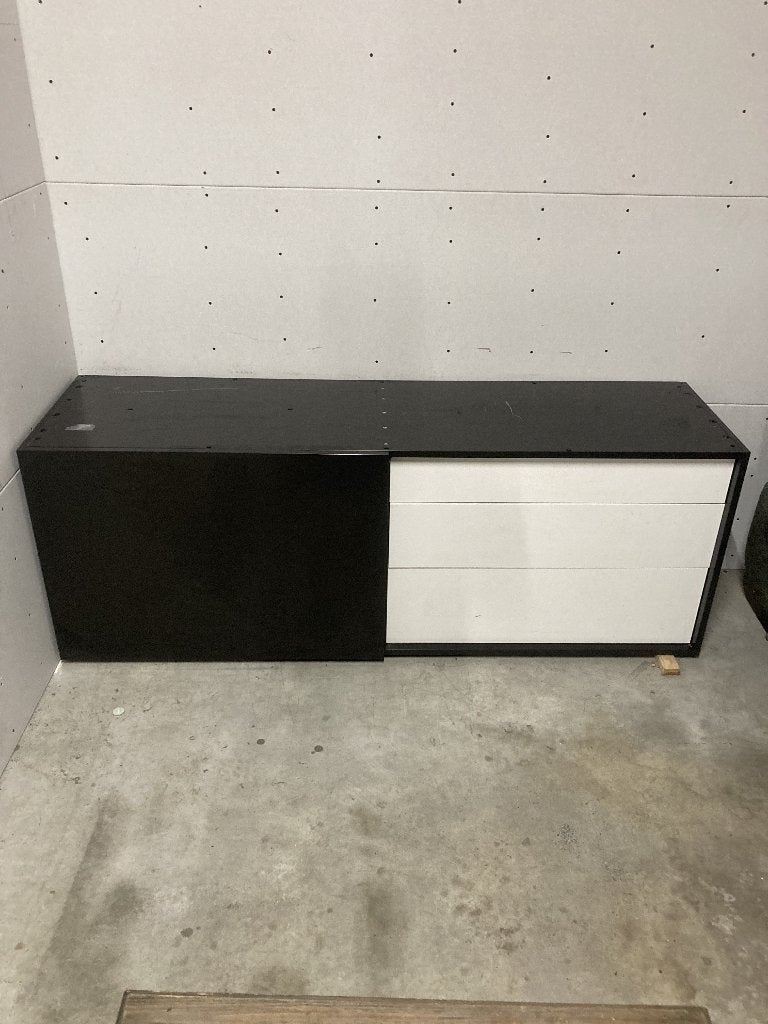 Dressoir zwart/wit – 180 cm breed, Ophalen, 25 tot 50 cm, Glas, 150 tot 200 cm