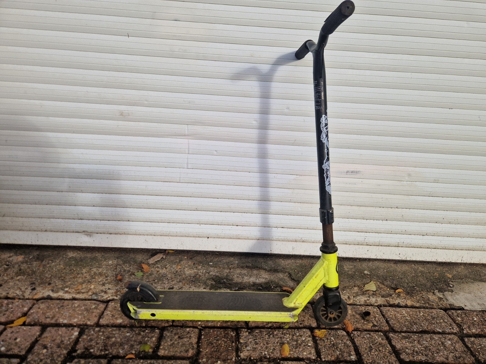 Stuntstep Oxelo MF One - Geel/Zwart, Fietsen en Brommers, Ophalen of Verzenden, Gebruikt, Gewone step, Oxelo