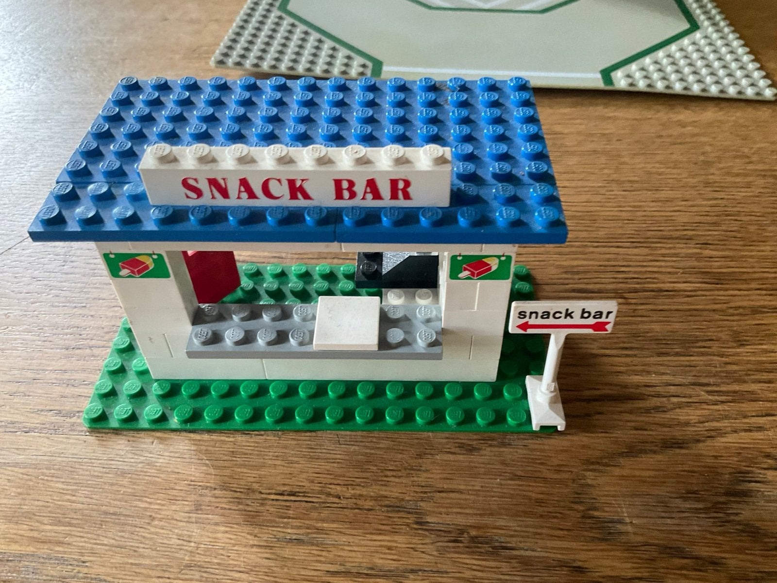 Vintage LEGO Snack Bar - Klassieke Bouwset, Kinderen en Baby's, Speelgoed | Duplo en Lego, Ophalen of Verzenden, Gebruikt