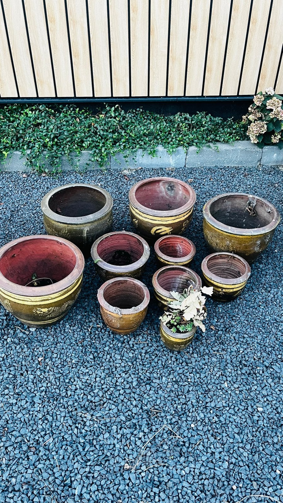 Set van 10 aardewerk bloempotten met drakenmotief, Gebruikt, Rond, Binnen, Minder dan 40 cm
