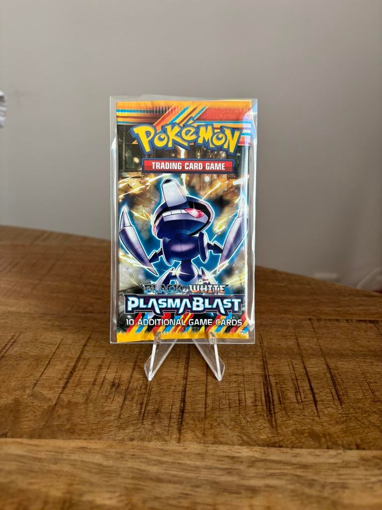 SLEEVED Boosterpack Black & White Plasma Blast, Ophalen of Verzenden, Nieuw, Booster