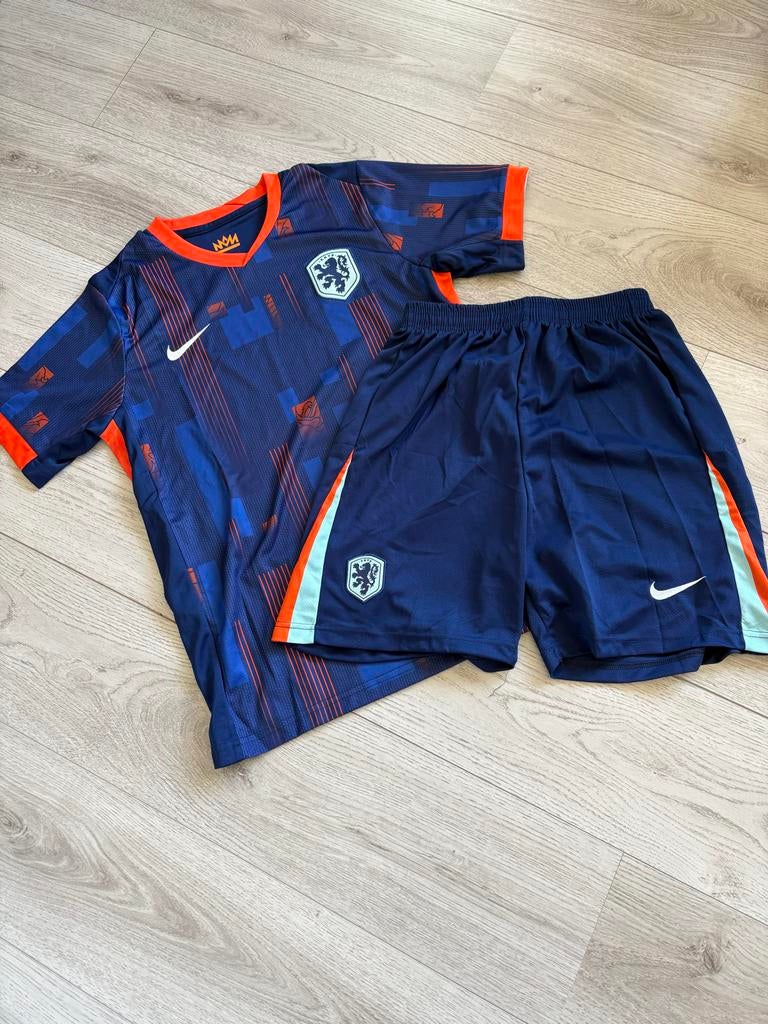KNVB Voetbaltenue Maat M, Set, Zo goed als nieuw, Maat M, Ophalen of Verzenden