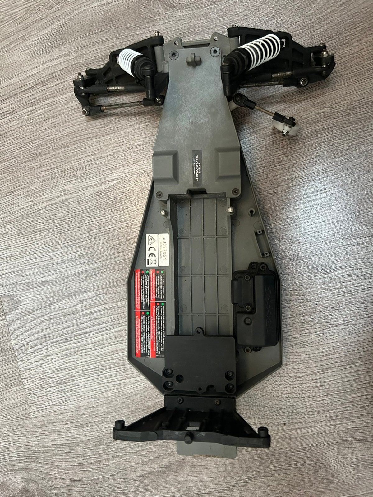 Incompleet Traxxas Rustler chassis 2WD, Hobby en Vrije tijd, Modelbouw | Radiografisch | Auto's, Ophalen of Verzenden, Zo goed als nieuw