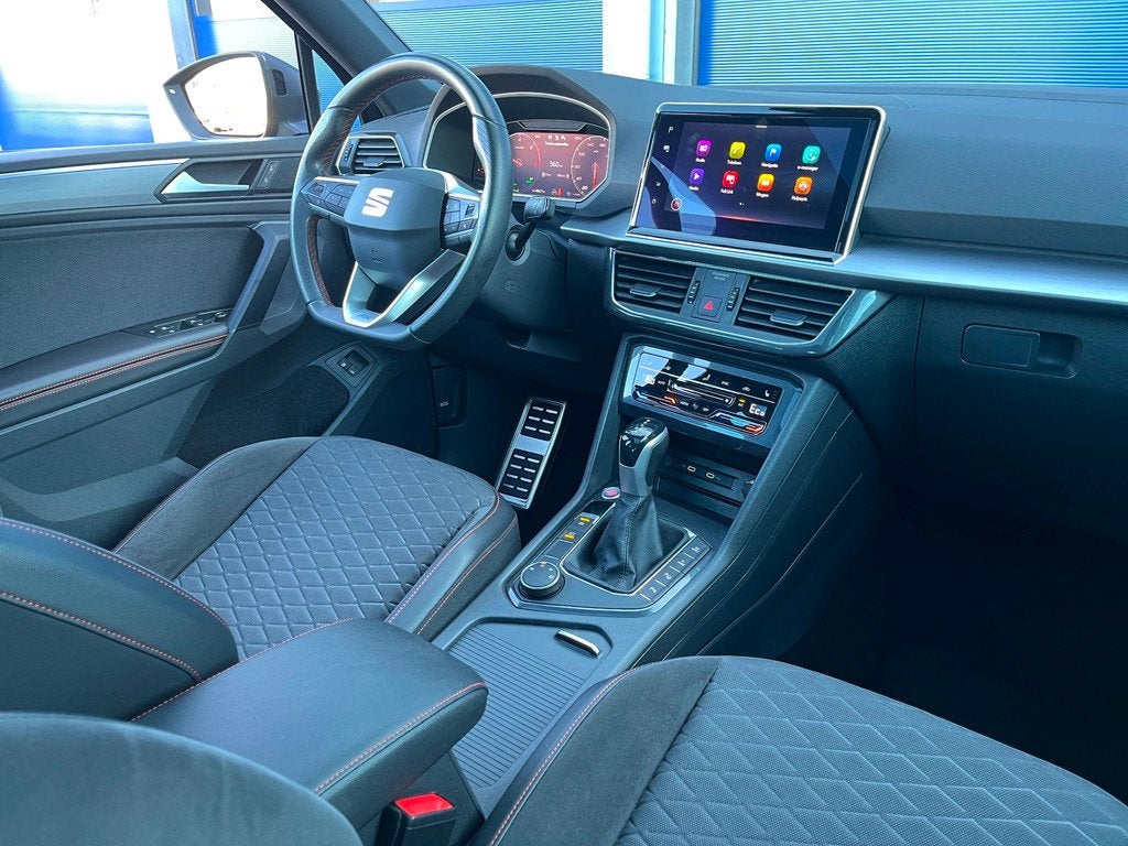 Seat TARRACO 1.4 TSI e-Hybrid PHEV 245pk FR | Panoramadak |, Auto's, Seat, Stof, 4 cilinders, Zwart, Hybride Elektrisch/Benzine