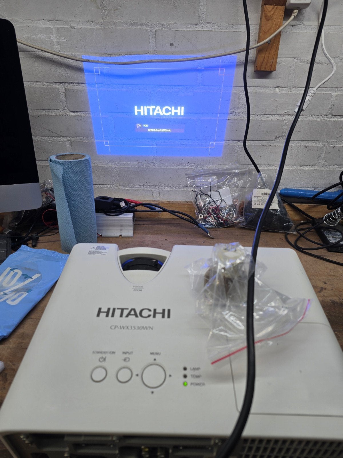 Hitachi CP-WX3530WN Beamer met nieuwe lamp (max 10u), Ophalen, Zo goed als nieuw, Overige resoluties, Hitachi