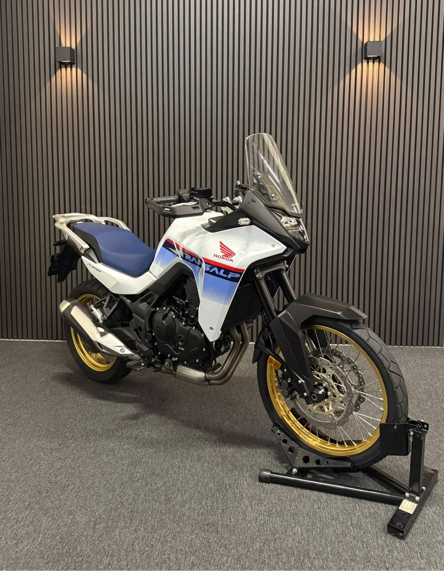 Honda XL750 Transalp TFT-QUICKSHIFTER-XL-ABS (bj 2024), Kolen Motors, Broekhovenseweg 130-2
5021LJ  TILBURG, NL, Kolenmotors@outlook.com