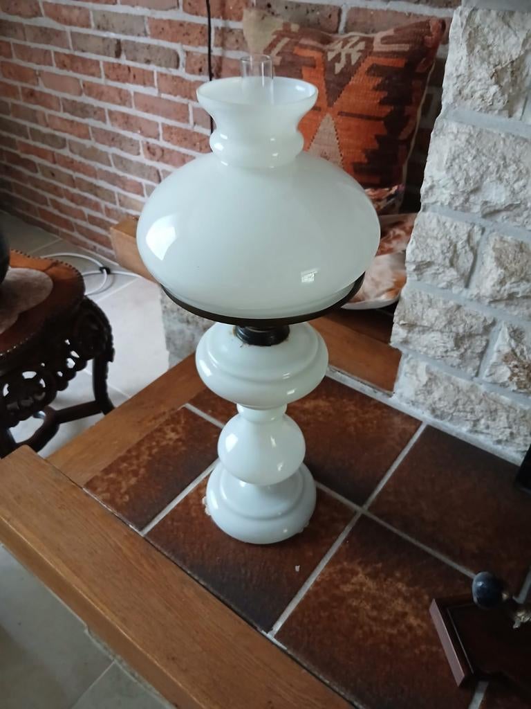 Antieke melkglazen olielamp, Antiek en Kunst, Ophalen