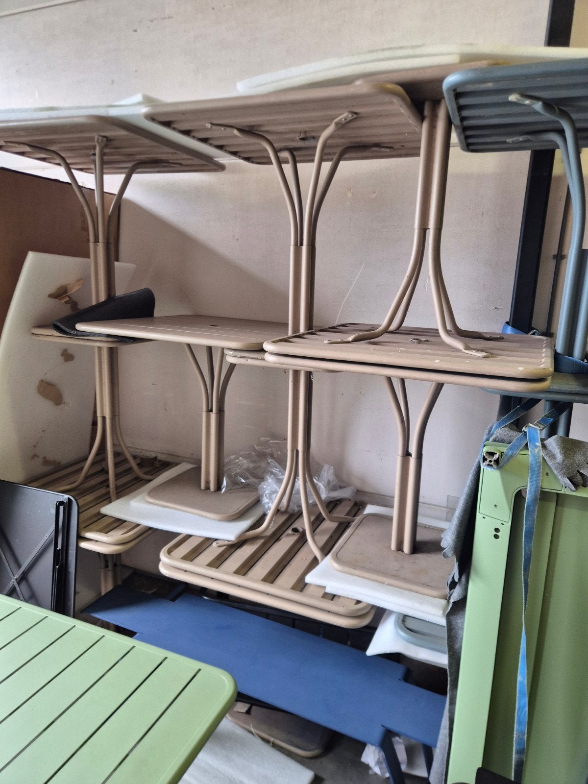 Gebruikte fermob tafels 80x80 middenpoot nutmeg, Ophalen of Verzenden, Gebruikt, Rechthoekig