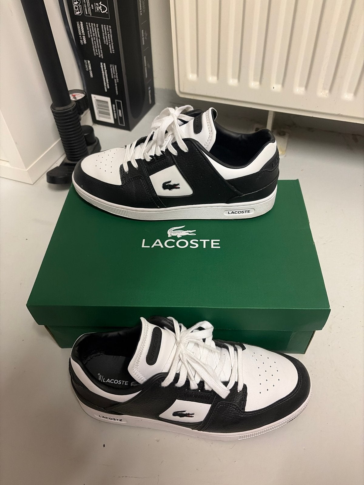 Lacoste schoenen maat 43/44 - Zo goed als nieuw, Zwart, Ophalen of Verzenden, Sneakers of Gympen, Zo goed als nieuw