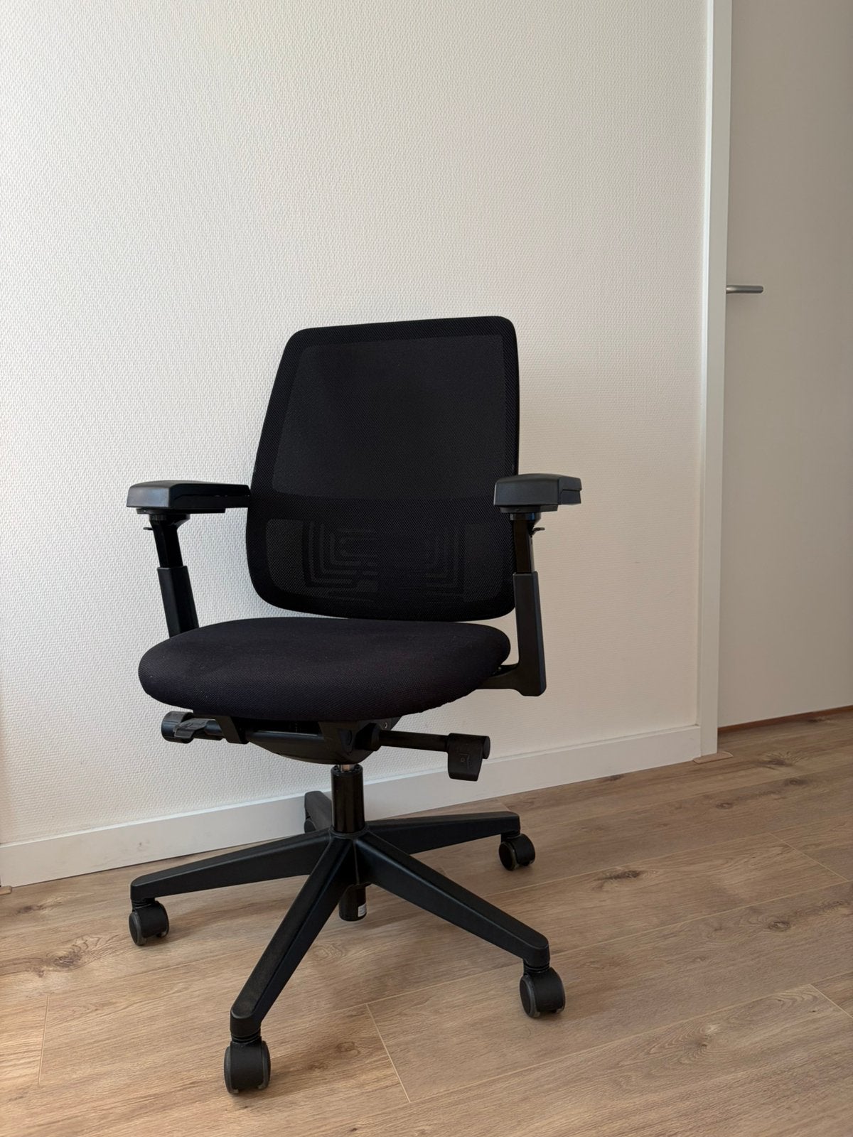 Ergonomische bureaustoel, Ophalen, Zwart, Zo goed als nieuw, Bureaustoel