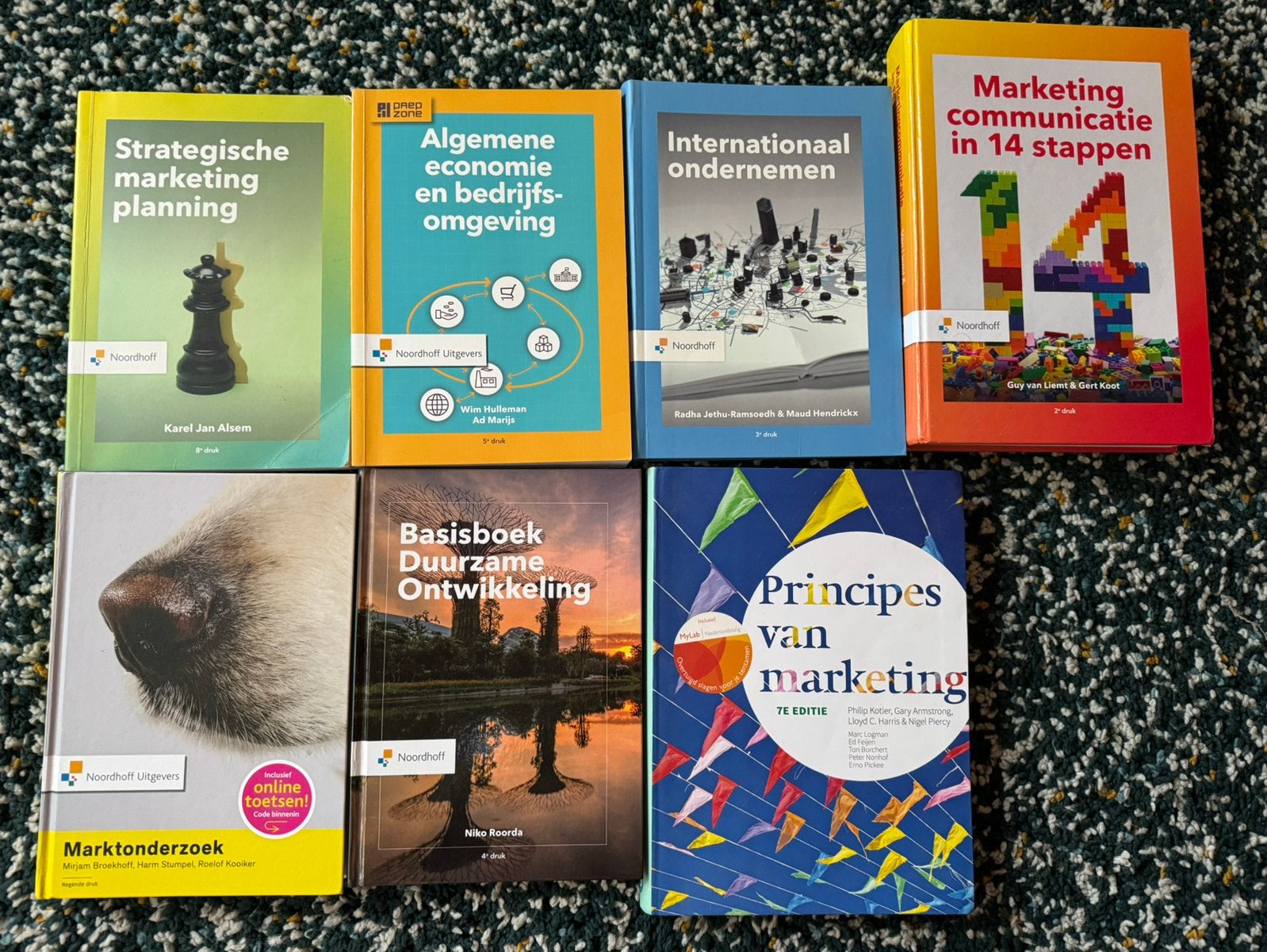 Hbo-boeken Economie Marketing(communicatie), Ophalen, Gelezen, Economie en Marketing