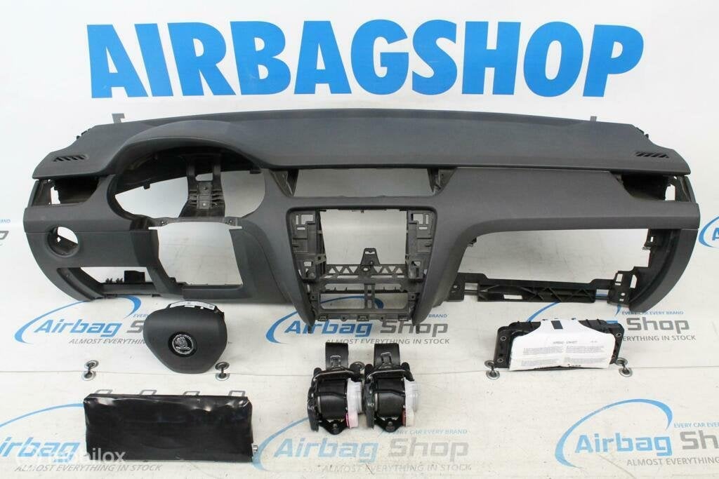 Airbag set - Dashboard zwart Skoda Octavia (2013-2020), Auto-onderdelen, Gebruikt, Ophalen of Verzenden