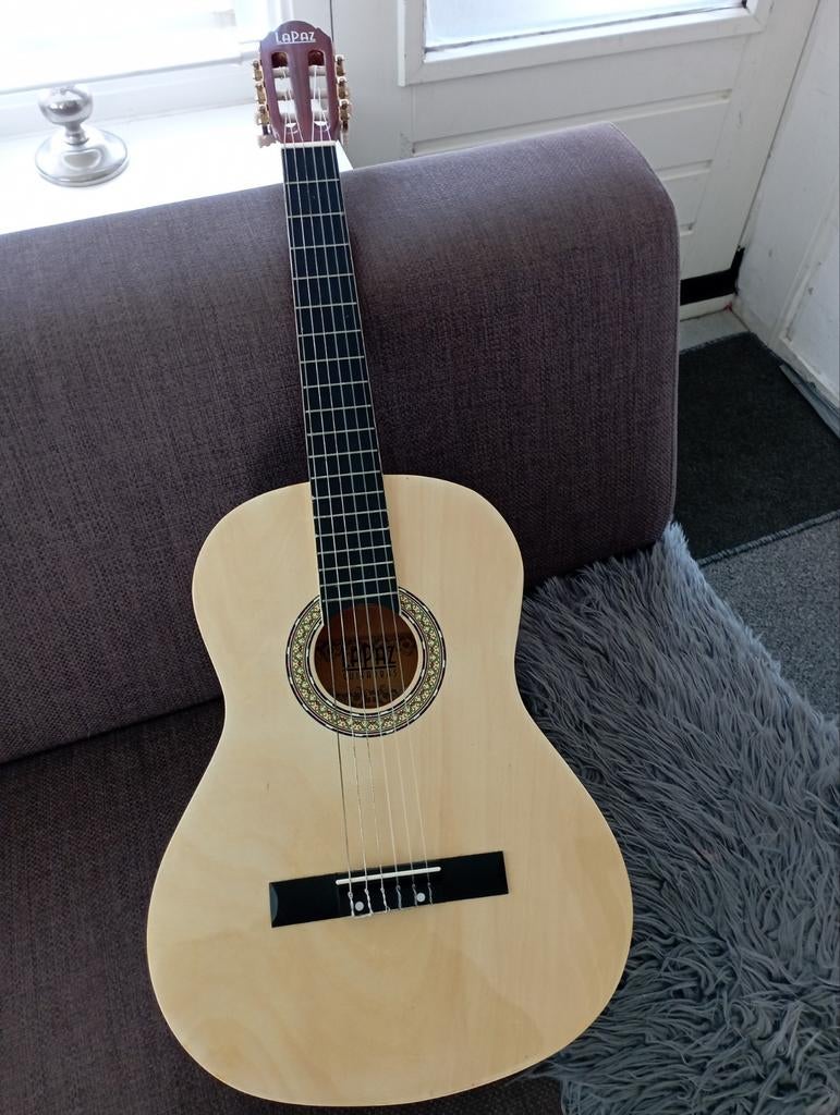 Zo goed als nieuwe Lopez klassieke gitaar, Muziek en Instrumenten, Snaarinstrumenten | Gitaren | Akoestisch, Ophalen of Verzenden