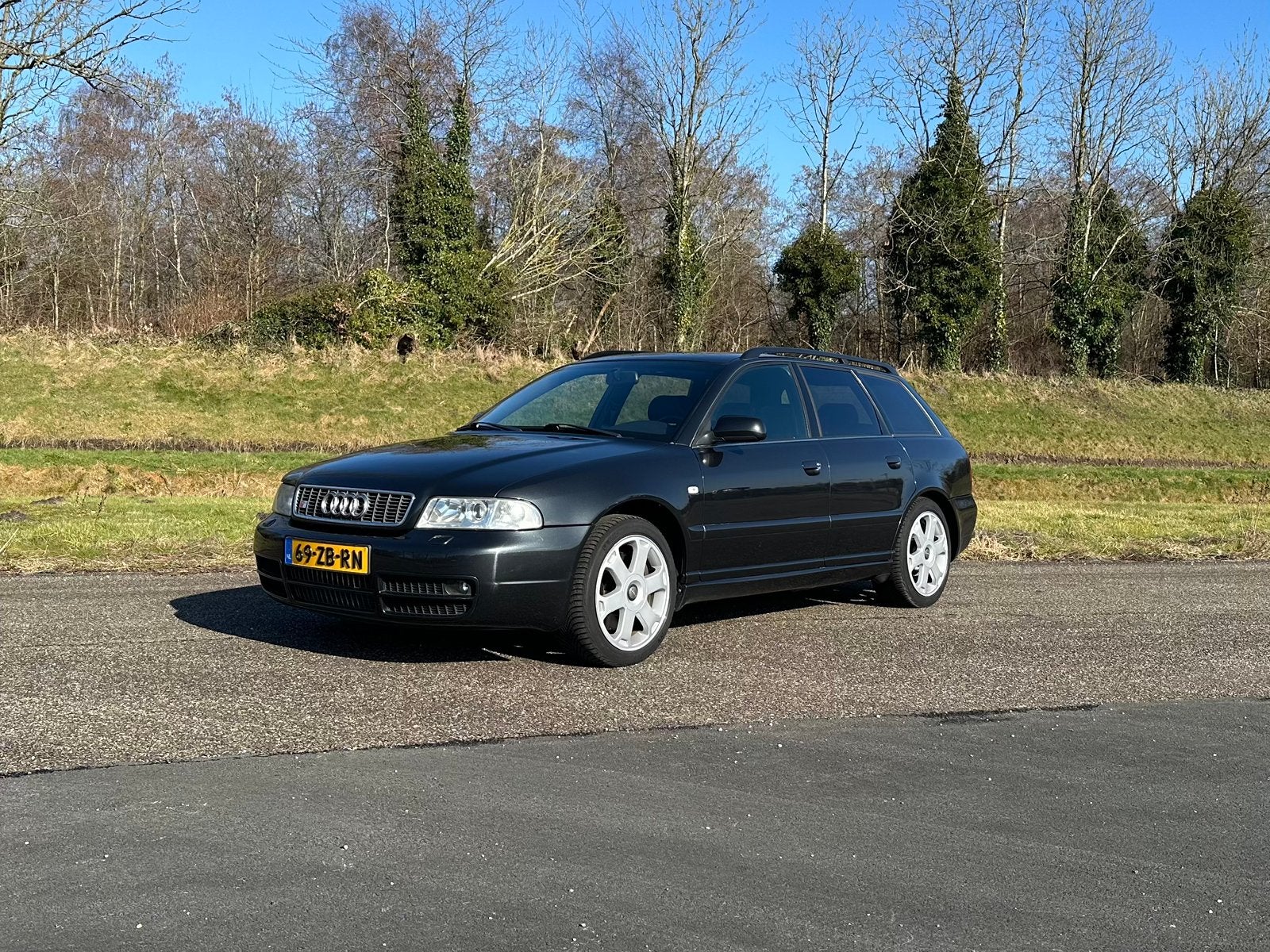 Audi A4 2.7 V6 Avant Quattro 195KW 1999 Zwart, Auto's, Audi, 2671 cc, Stoelverwarming, Zwart, 1545 kg