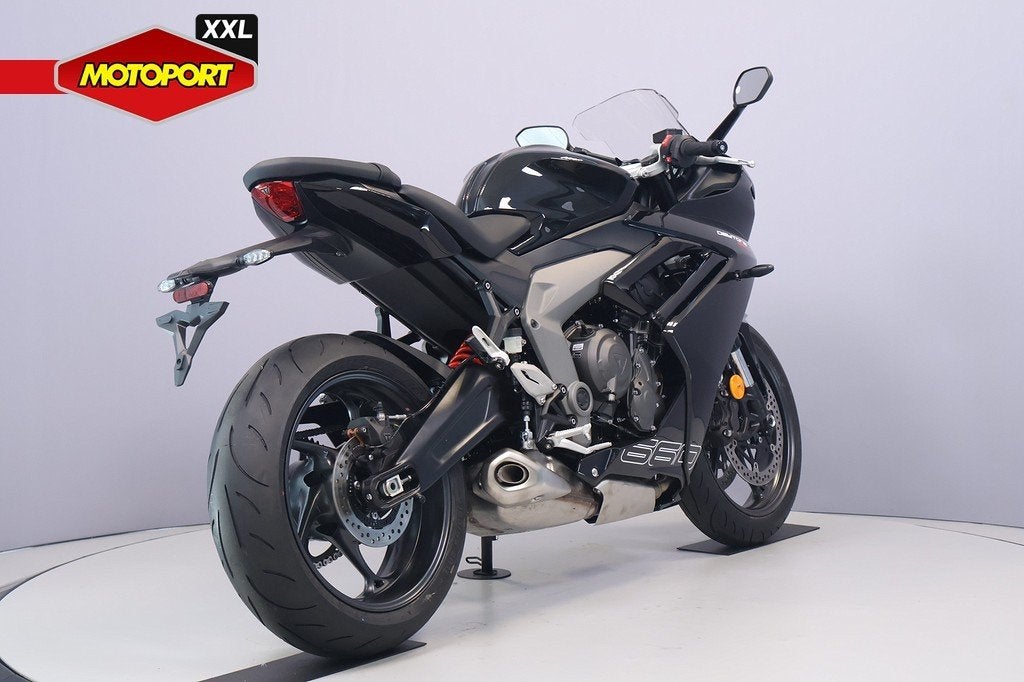 Triumph Daytona 660, Bedrijf, Sport