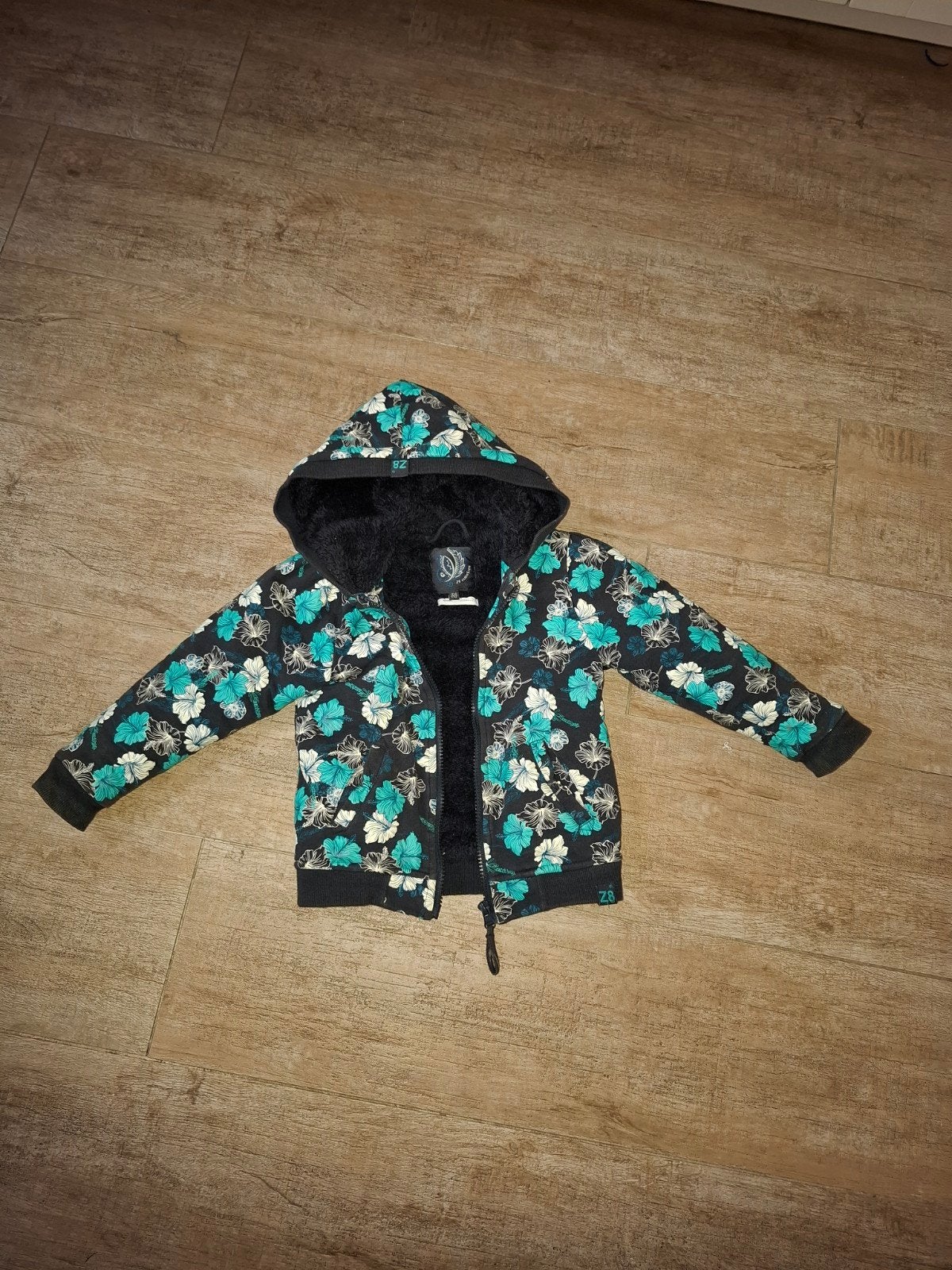 Warm Z8 borgvest met bloemenprint 104/110, Ophalen of Verzenden, Gebruikt, Z8, Trui of Vest