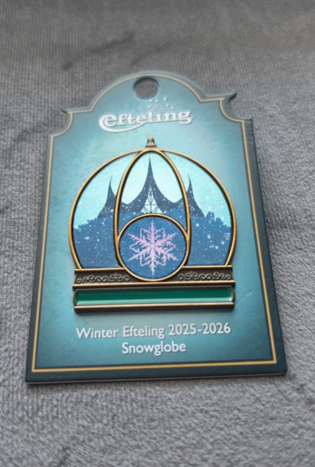 Efteling Winter Efteling 2025-2026 Snowglobe Pin, Ophalen of Verzenden, Nieuw, Button of Speldje