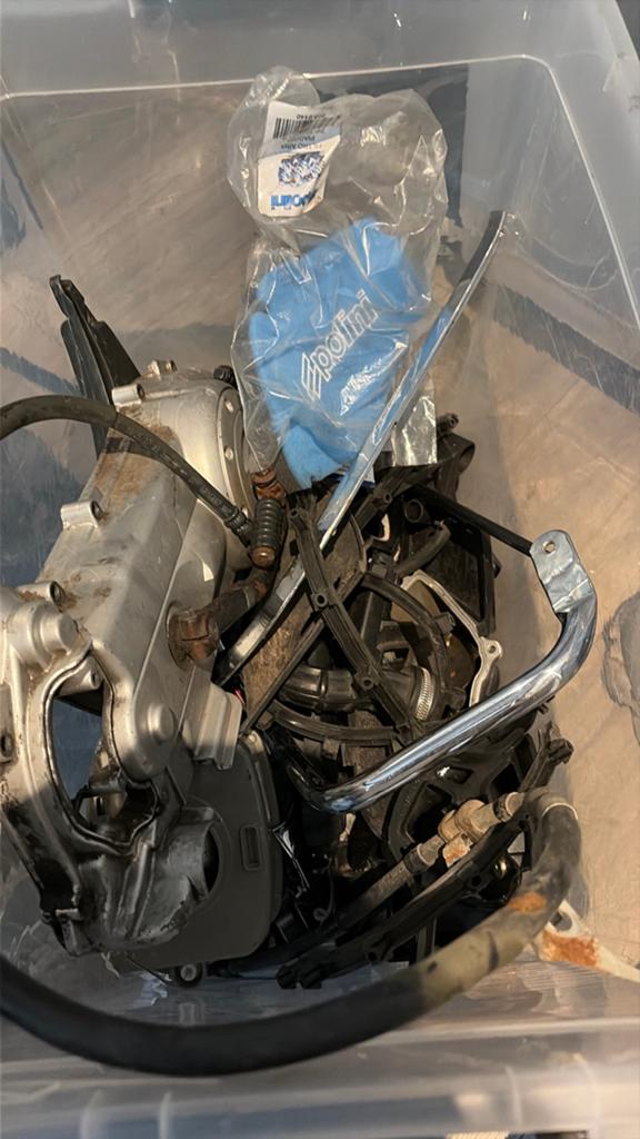 Bak met gebruikte Vespa Sprint onderdelen, Ophalen of Verzenden, Gebruikt