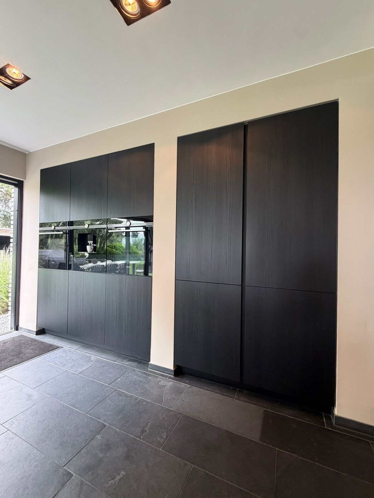 Hoge kastenwand keuken zwart met inbouwkoffieapparaat, Ophalen, 200 cm of meer, Zwart, 50 tot 100 cm