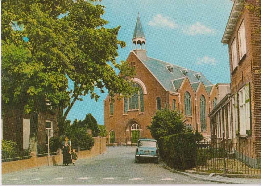 Bunschoten Spakenburg met auto Fiat 1100, Ophalen of Verzenden, 1960 tot 1980, Ongelopen, Utrecht