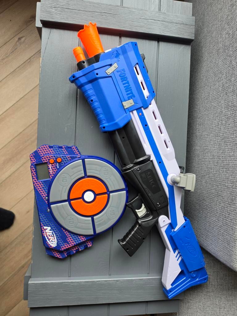 Fortnite Nerf shotgun met werkend Nerf target en lama, Ophalen, Zo goed als nieuw, Jongen of Meisje