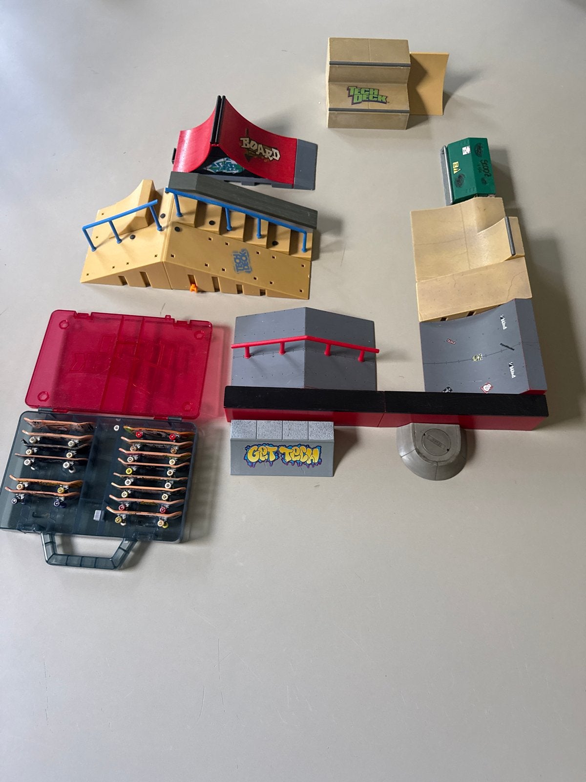 Grote set fingerboard skatebaan met 12 fingerboards, Ophalen of Verzenden, Gebruikt