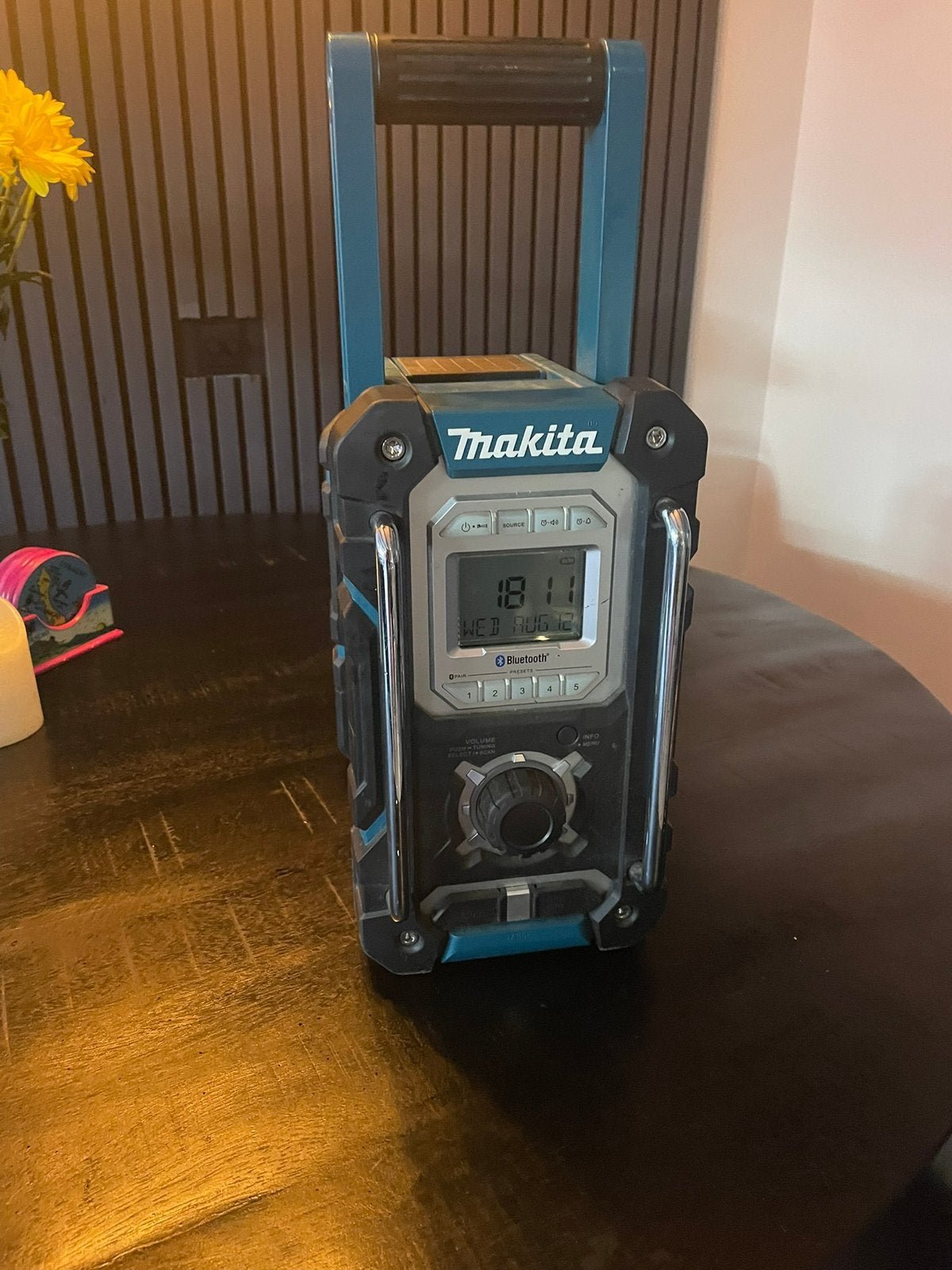 Makita bouwradio DMR108 met batterij, Ophalen of Verzenden, Zo goed als nieuw, Bouwradio