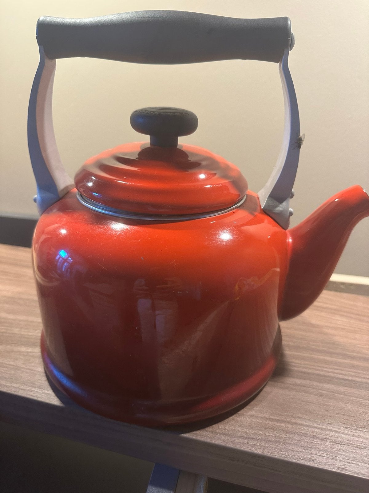 Le Creuset fluitketel - rood (kleine beschadigingen), Gebruikt, Ophalen of Verzenden, Rood, Le Creuset