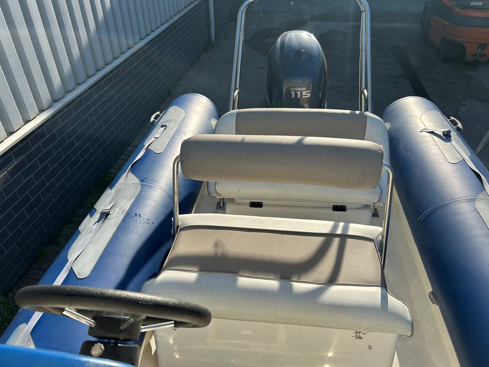 Foto 12 van Tekoop: avon 620 rib met 115 pk yamaha en trailer
