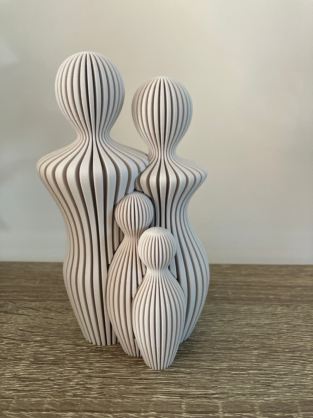 Modern beeldje gezin, Antiek en Kunst, Kunst | Beelden en Houtsnijwerken, Beeld, Kunststof, Groep mensen, Minder dan 20 cm, Modern