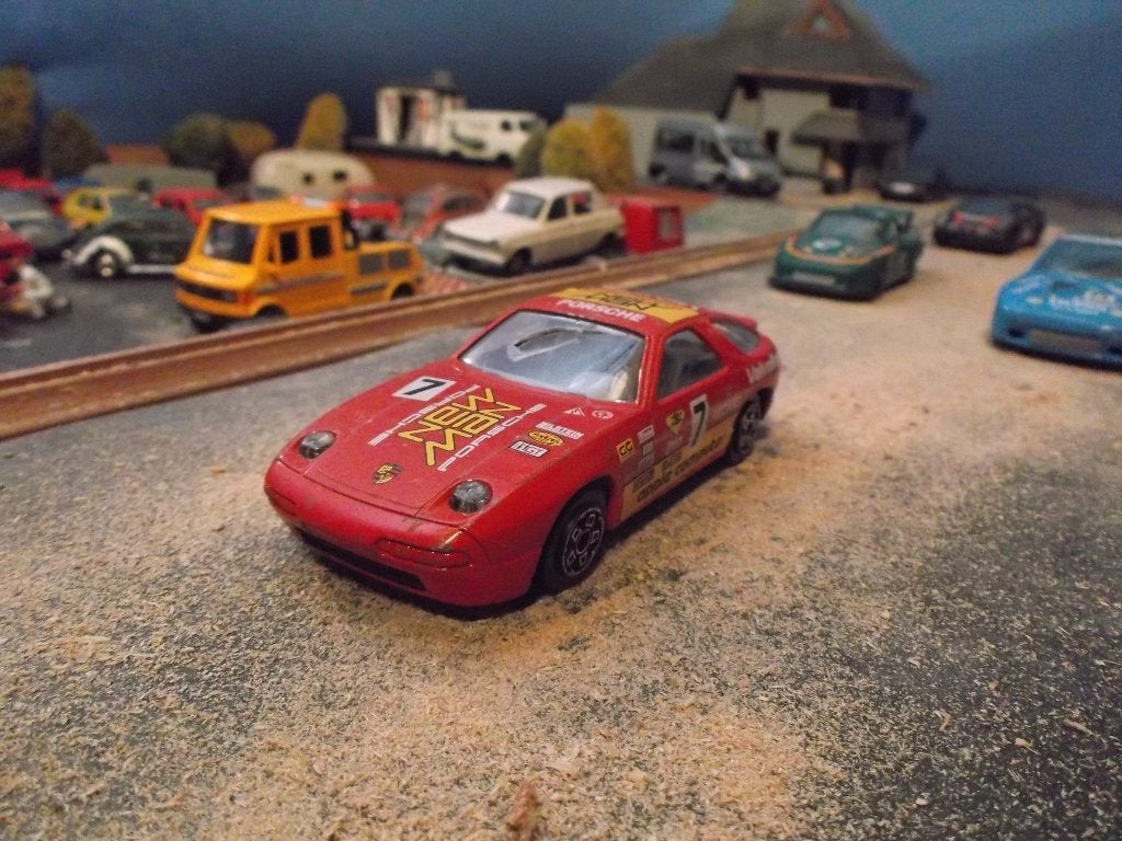 1:43 Porsche 928 - Bburago Rally startnummer 7 NEW MAN, Hobby en Vrije tijd, Ophalen of Verzenden, Gebruikt, Auto, Overige merken