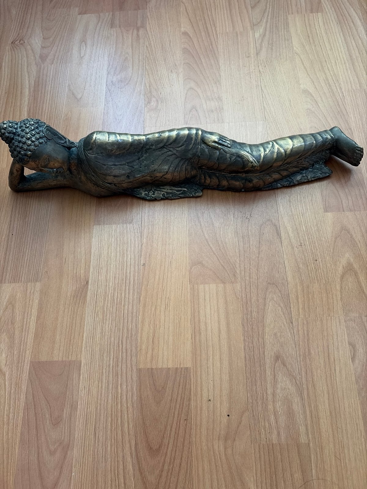 Oude liggende Boeddha - 53 cm lang metaal koper kleurig, Ophalen of Verzenden, Gebruikt, Overige materialen, Goud