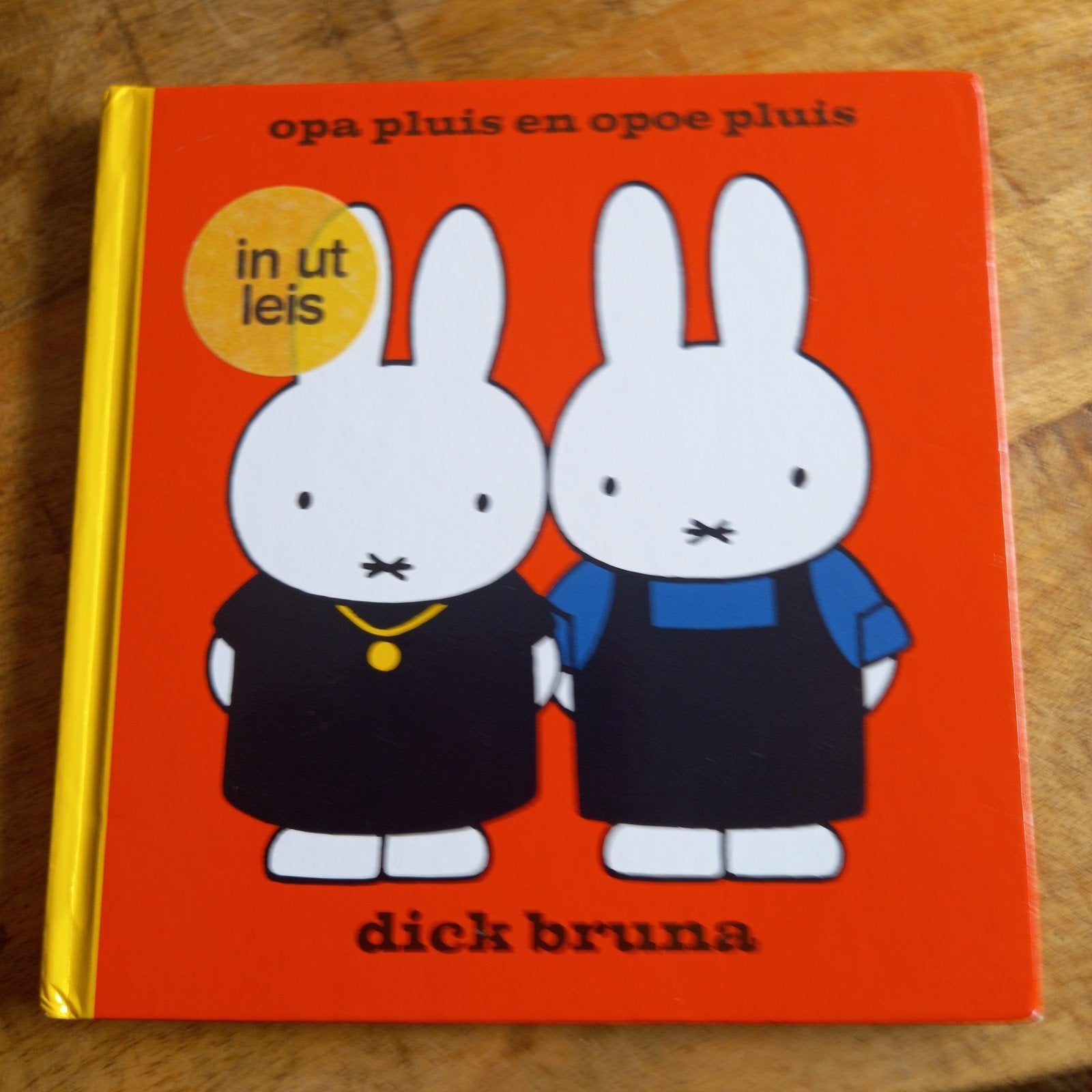 Dick Bruna - opa pluis en opoe pluis in ut Leis, Fictie algemeen, Ophalen of Verzenden, Zo goed als nieuw, Dick Bruna