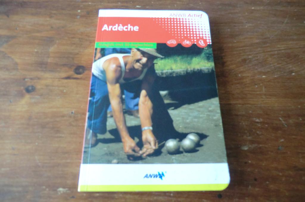 reisgids - Ardèche - anwb actief (2006) / Aubebas, Privas, Europa, Ophalen of Verzenden, Zo goed als nieuw, Reisgids of -boek