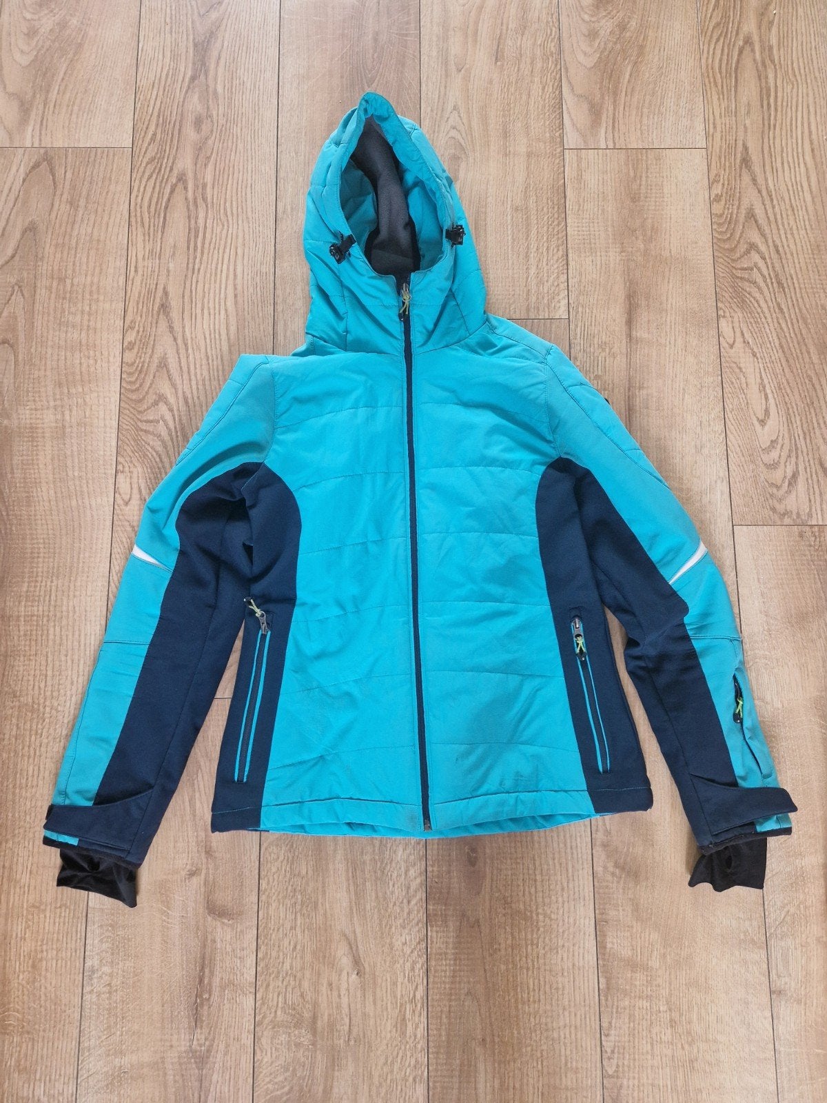 Killtec skijas maat 38 - turquoise/donkerblauw, Kleding | Dames, Wintersportkleding, Zo goed als nieuw, Jack, Maat 38/40 (M), Ophalen of Verzenden