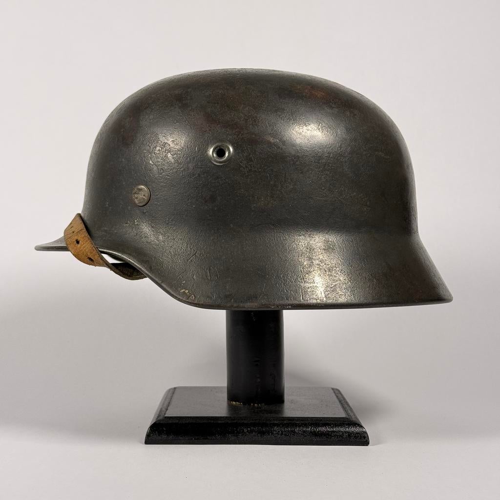 Duitse M40 helm ND Q64, Verzamelen, Militaria | Tweede Wereldoorlog, Ophalen of Verzenden, Duitsland, Helm of Baret