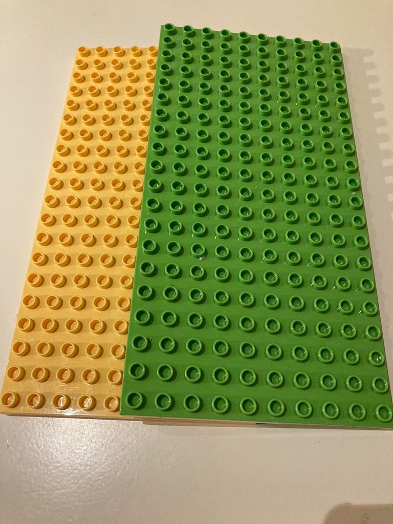 2 Duplo Unico bouwplaten 16 x 32cm - Past op LEGO, Ophalen of Verzenden, Gebruikt, Grondplaat, Duplo