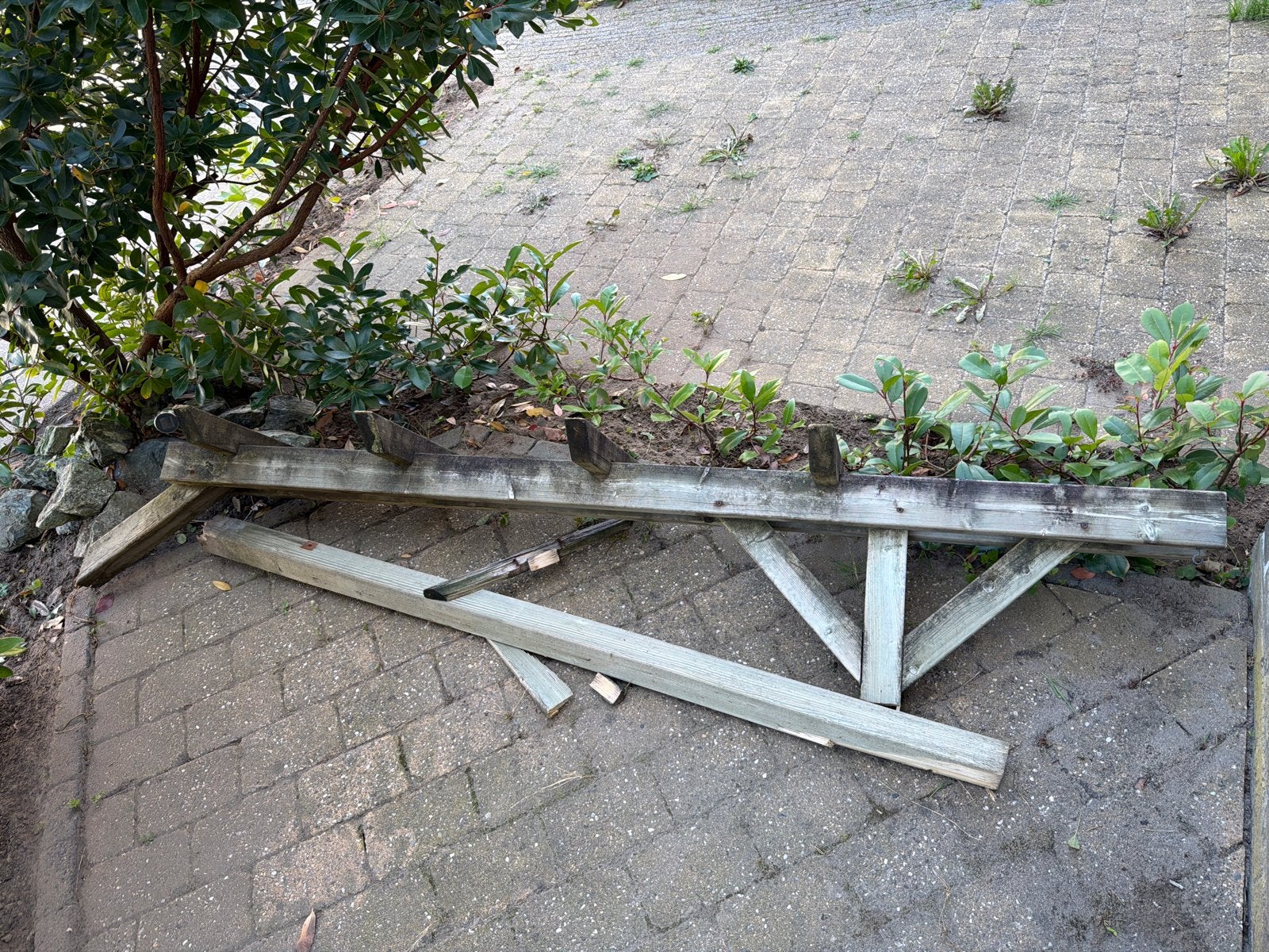 Gebroken houten hekwerk - gratis af te halen, Tuin en Terras, Ophalen of Verzenden, Gebruikt, Hout, Tuinhek