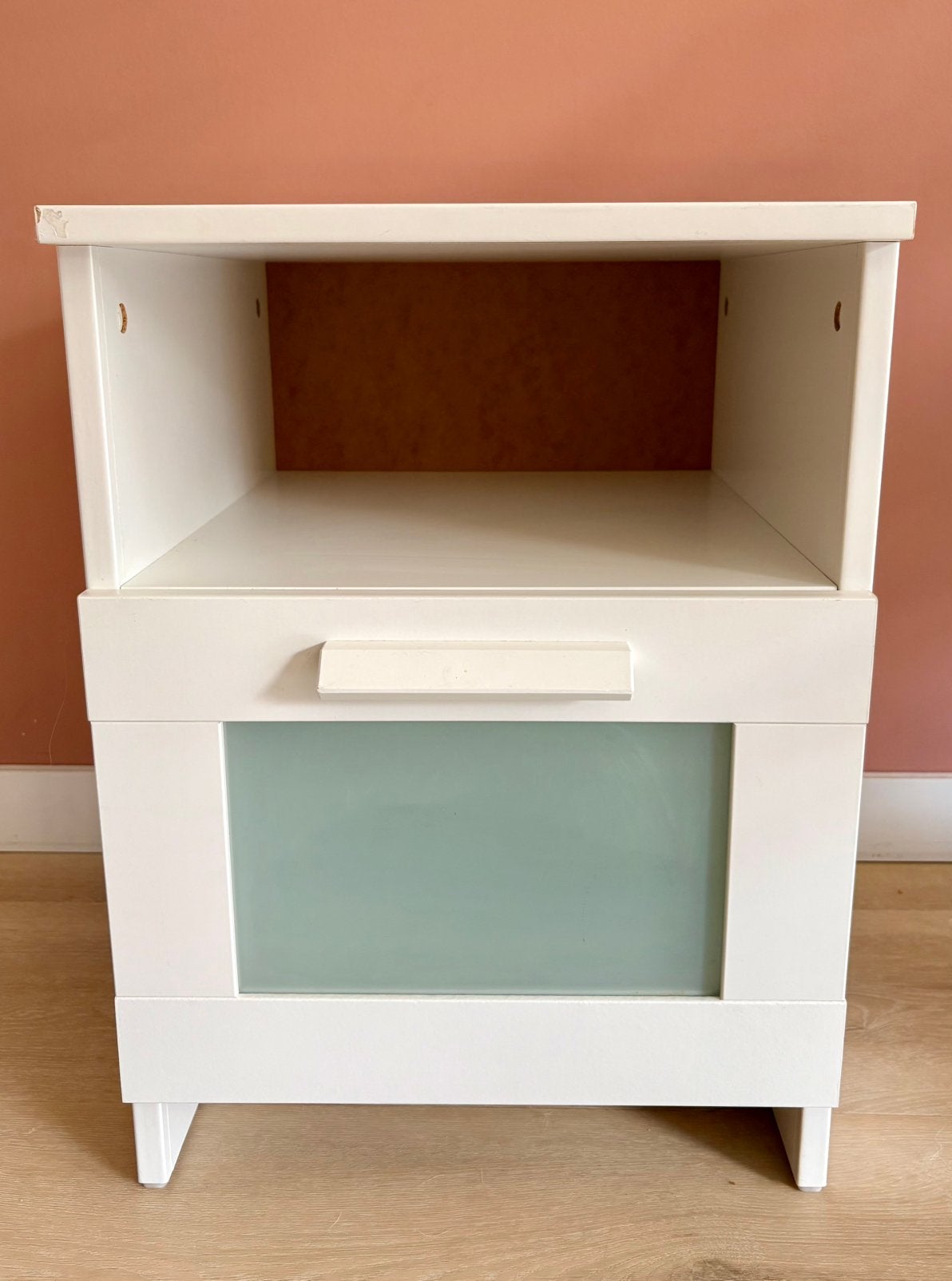 Ikea nachtkastje wit, Huis en Inrichting, Slaapkamer | Nachtkastjes, Ophalen, Gebruikt, Minder dan 45 cm
