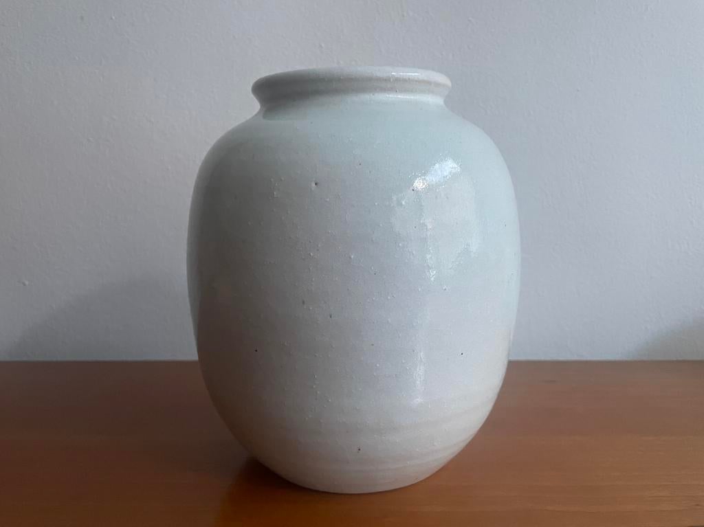 Zaalberg: witte buikvaas 16 cm jaren ‘60 - 70, Overige kleuren, Aardewerk of Porselein, Ophalen of Verzenden, Zo goed als nieuw