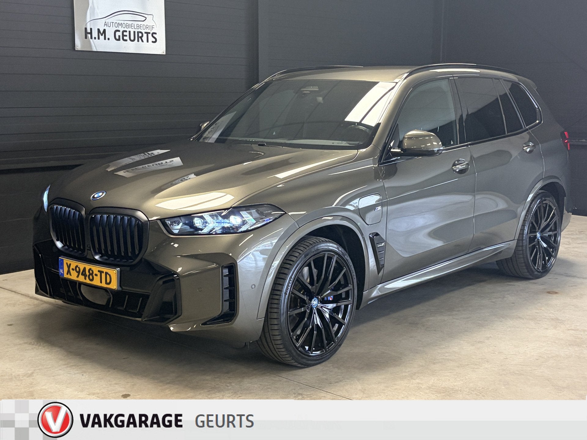 BMW X5 xDrive50e M Sport Pro |490 pk | Sky Lounge | Panorama, Gebruikt, 2395 kg, Vierwielaandrijving, Hybride Elektrisch/Benzine
