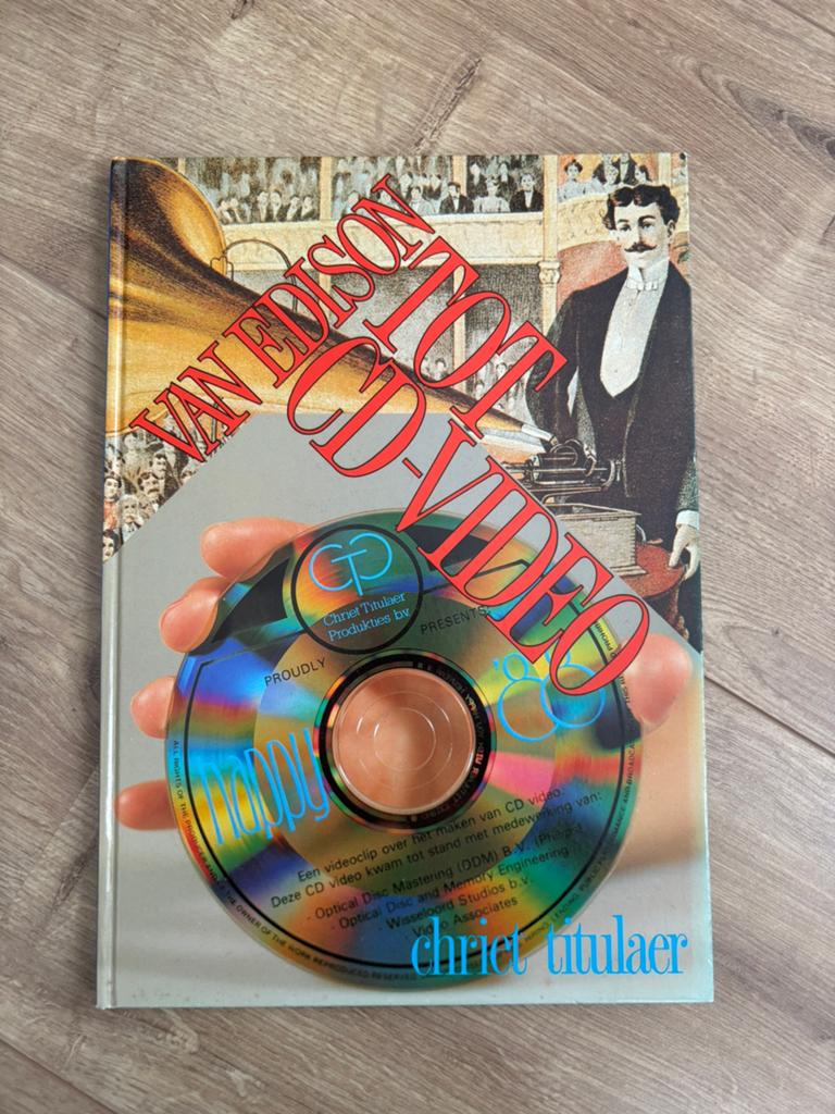 Chriet Titulaer: Van Edison tot CD-Video - Geschiedenis van, Ophalen of Verzenden, Zo goed als nieuw, Overige onderwerpen
